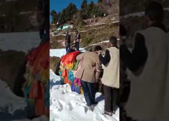 जगदी मां भ्रमण के दौरान भक्तों के खेतों की रखवाली करते हुए