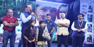 कौथिग मंच पर दिखे थारू लोक संस्कृति के रंग