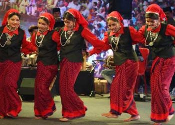 कौथिग मंच पर सजी लोक संस्कृति की सतरंगी छटा