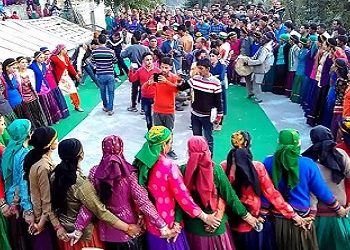 बेटियों को महीने भर दी जाती है दावत