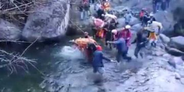 यज्ञ के शुभारंभ से पहले नदी स्नान