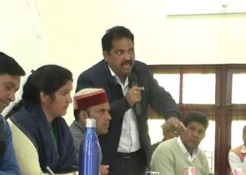 जब सजवाण ने अधिकारियों को हड़काया, तो MLA के भी सूखे कंठ