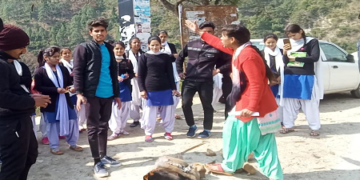 बालगंगा महाविद्यालय के विद्यार्थी भड़के