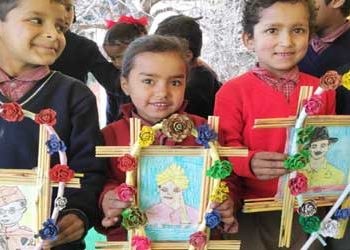 भीमल के रेशे से बनाए फ्रेम और खिल उठे चेहरे