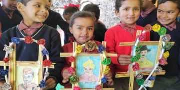 भीमल के रेशे से बनाए फ्रेम और खिल उठे चेहरे