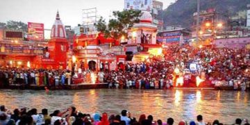 गंगा आरती में श्रद्धालुओं की भीड़ पर रोक