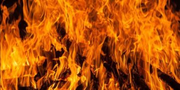 ऋषिकेश में होलसेल की दुकान में आग