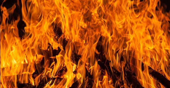 ऋषिकेश में होलसेल की दुकान में आग