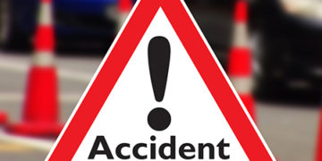 आबकारी विभाग की बोलेरो दुर्घटनाग्रस्त