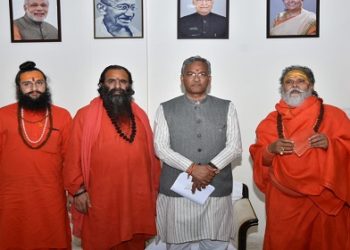 अखाड़ा परिषद के अध्यक्ष ने की CM से भेंट