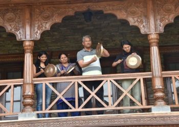 थाली व शंखध्वनि से गूंजा आकाश