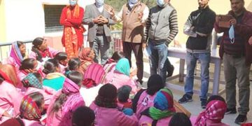 समाजसेवी दर्शनलाल आर्य ने बांटे मास्क