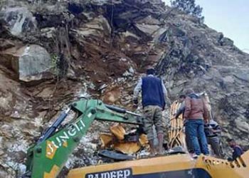 चमोली में चट्टान टूटी, 3 की मौत