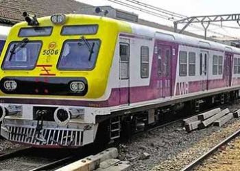 मुंबई में लोकल ट्रेन आम लोगों के लिए बंद