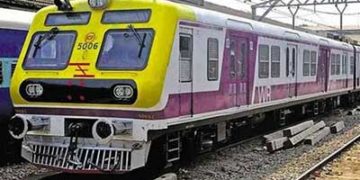 मुंबई में लोकल ट्रेन आम लोगों के लिए बंद