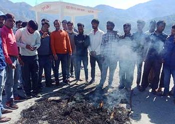 सरकार पर भड़के SC/ST कर्मचारी