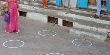 सोशल डिस्टेंस का कड़ाई से पालन करवाने के निर्देश