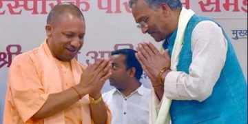 रास्ते में फंसे युवाओं के मसीहा बने CM योगी