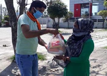 कंचन गुनसोला के सहयोग से बंटा गरीबों को राशन