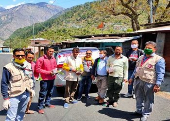 गरीबों की सेवा में जुटी रेड्क्रास