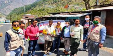 गरीबों की सेवा में जुटी रेड्क्रास