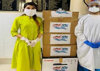 आरुषि निशंक ने सैनिकों के लिए दिए रियूजेबल मास्क