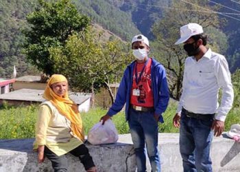 मदद में जुटे बाल विकास संगठन, जगमोहन जिज्ञासु और नित्यानन्द कोठियाल