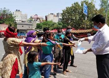 सैकड़ों गरीबों की भूख मिटा रहे बंसत बल्लभ जोशी