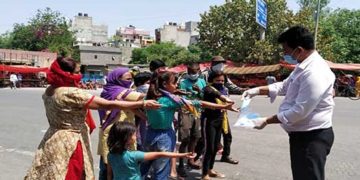 सैकड़ों गरीबों की भूख मिटा रहे बंसत बल्लभ जोशी