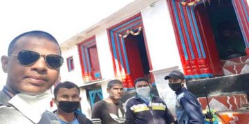 गोपटली गांव में सैनेटाइजर का छिड़काव