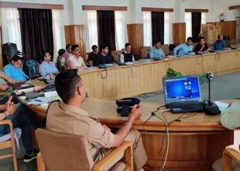 जिले में कारोना को हराने में लगे हैं DM मंगेश घिल्डियाल