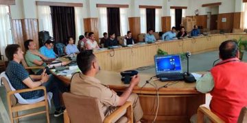 जिले में कारोना को हराने में लगे हैं DM मंगेश घिल्डियाल