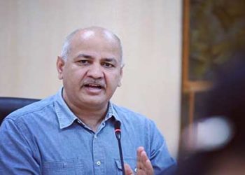 एक साथ तीन महीने की फीस न लें निजी स्कूल