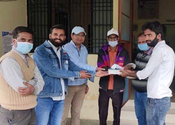 110 से ज्यादा असहाय परिवारों को बांटी खाद्य सामग्री