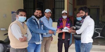 110 से ज्यादा असहाय परिवारों को बांटी खाद्य सामग्री