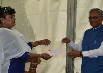 रजनी रावत ने CM राहत कोष में दिए 11 लाख