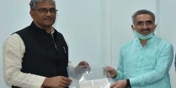 मेयर सुनील गामा ने CM को सौंपा मदद का चेक