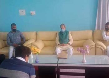 सांसद श्री तीरथ सिह रावत ने ली समीक्षा बैठक