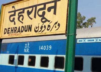 फंसे लोगों के लिए चलेंगी स्पेशल ट्रेनें