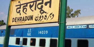 फंसे लोगों के लिए चलेंगी स्पेशल ट्रेनें