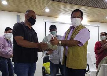 डॉ. हरक सिंह रावत ने बांटें रक्षा किट