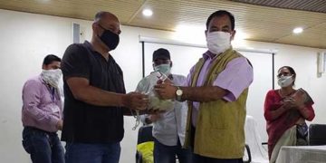 डॉ. हरक सिंह रावत ने बांटें रक्षा किट