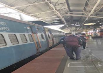 क्या मुख्यमंत्री जी को नहीं था पता, पुणे से भी है ट्रेन !