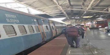 क्या मुख्यमंत्री जी को नहीं था पता, पुणे से भी है ट्रेन !