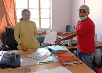 शराब का ठेका बंद करो, UKD ने दिया ज्ञापन