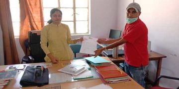 शराब का ठेका बंद करो, UKD ने दिया ज्ञापन