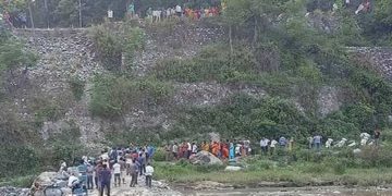 स्कूटी में सवार दो महिलाओं की मौत