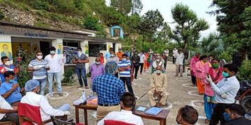 आरगढ पट्टी में लगा रावत क्लीनिक का शिविर