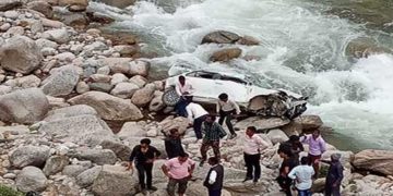 नदी में गिरी कार, 3 की मौत