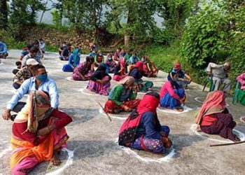 अमर शहीद की स्मृति में नैलचामी में बंटी दवा